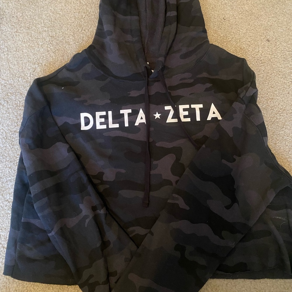 size M Delta Zeta camo cropped sweater